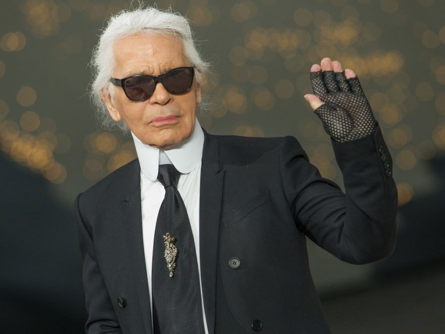 Karl Lagerfeld waiving in Paris